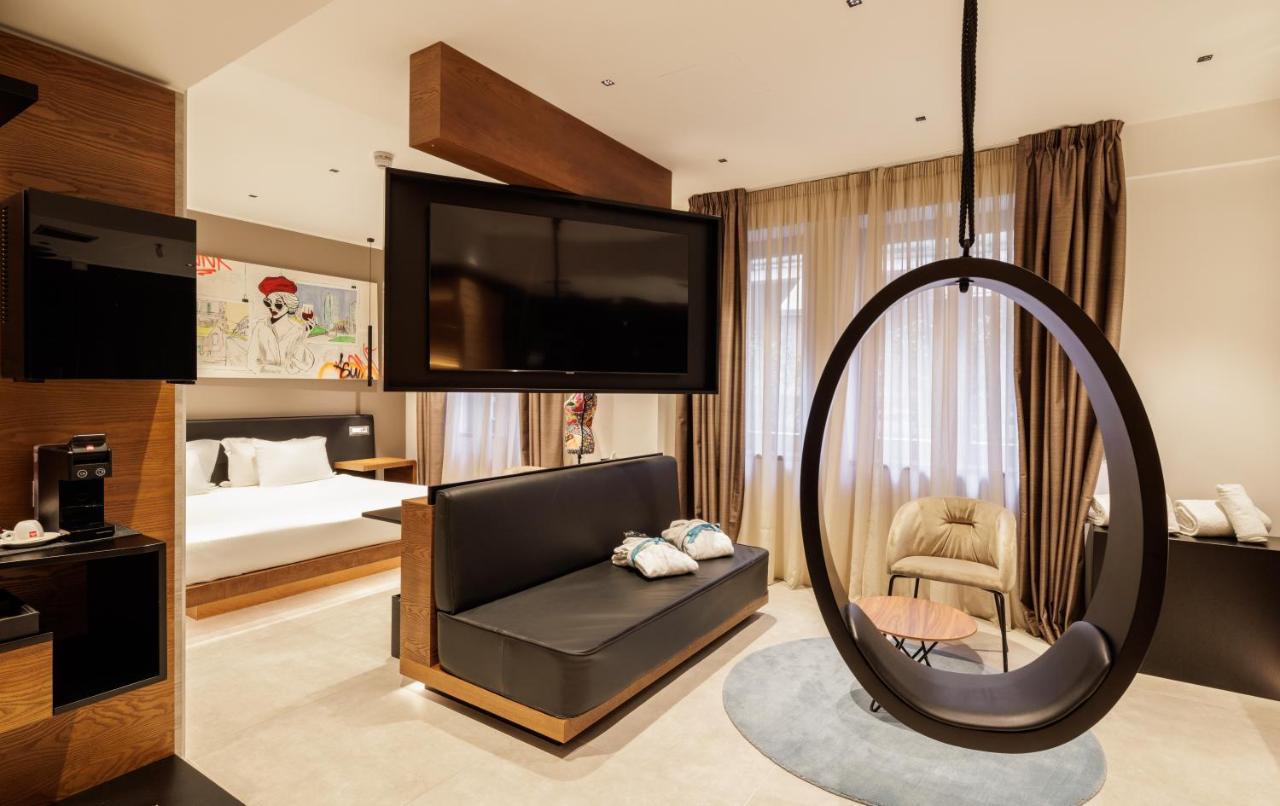 The Corner Duomo Hotel Milan Exterior photo