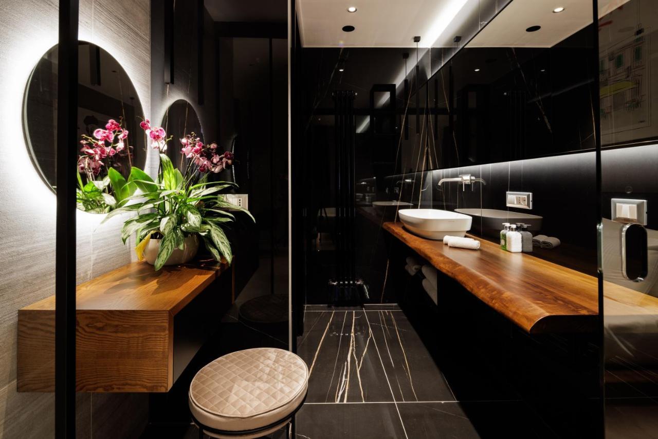 The Corner Duomo Hotel Milan Exterior photo