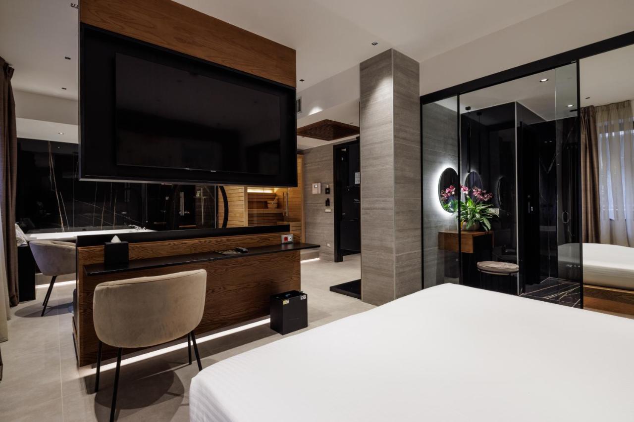 The Corner Duomo Hotel Milan Exterior photo