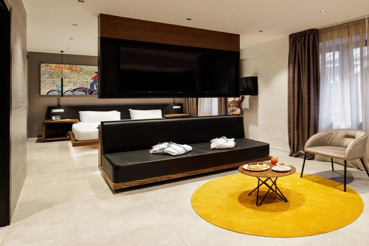 The Corner Duomo Hotel Milan Exterior photo